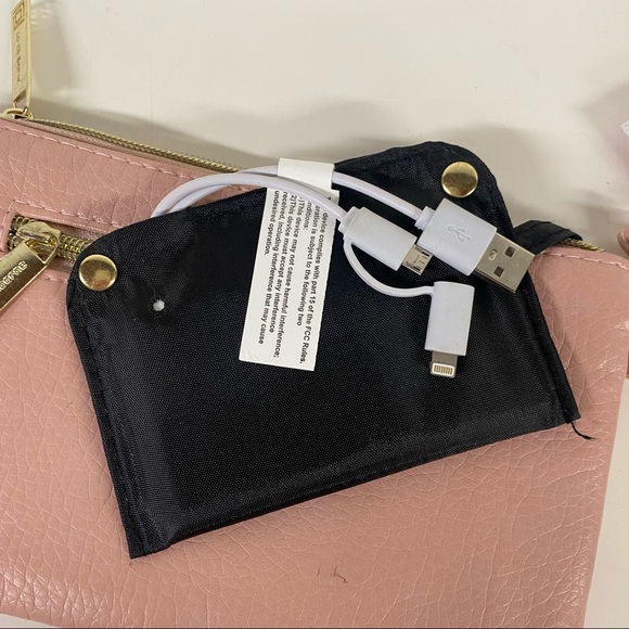 Liz Claiborne | Pink Phone Charging Wristlet Wallet NWT - Picture 6 of 8